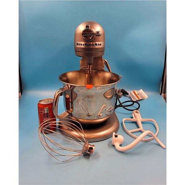 Stainless Steel Kitchen Aid Mixer w/ Attachments