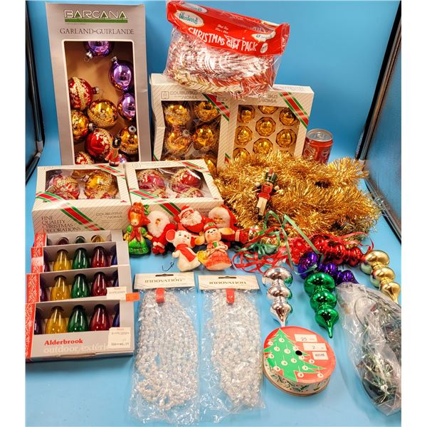 Large Lot Of Christmas Ornaments & Decoration