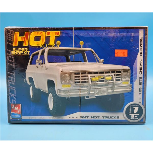 Sealed AMT ERTL Hot Trucks 1:25 Scale 1975 Chevy Blazer Super Snap Kit