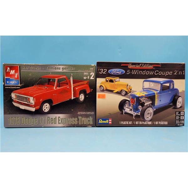 Unbuilt '78 Dodge Li'l Red Express Truck 1:25 Model Kit & '32 Ford 5-Window Coupe 2-in-1 Model Kit