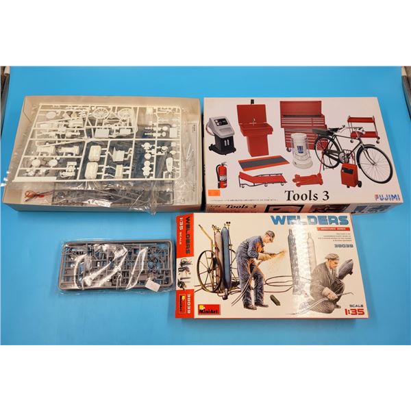 Unbuilt Tools 3 Model Kit & Welders 1:35 Model Kit