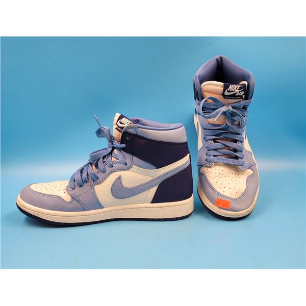 Pair Of OG Nike Air Jordans Retro High Size: 8