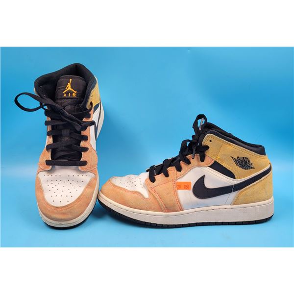 Pair Of Flight Club Nike Air Jordans Retro High Size: 6.5Y