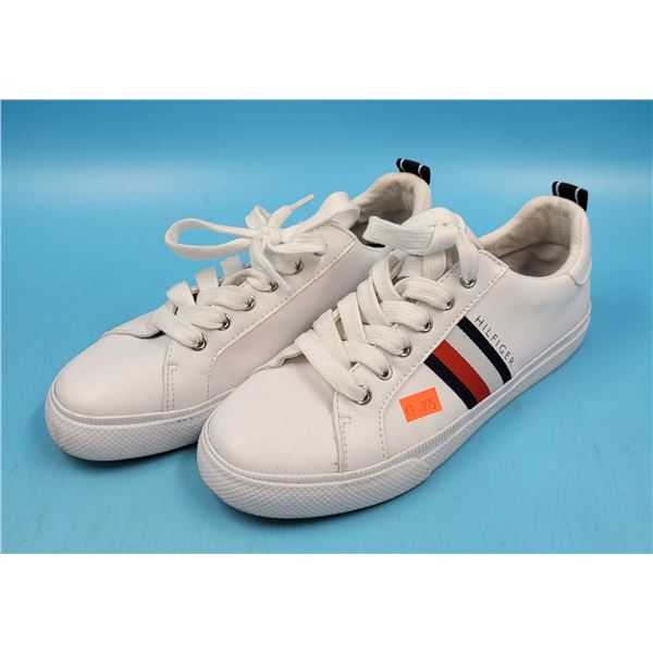 Pair Of Tommy Hilfiger Shoes Size 6