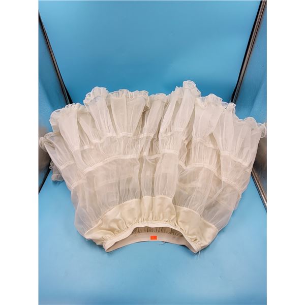 VTG Partners Please White Crinoline