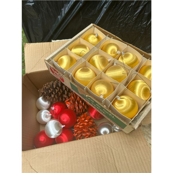 Misc Christmas Bulbs yellow & Red/large Acorns