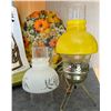 Image 1 : Small bedside lamp plug in interchangeable yellow/white