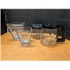 Image 1 : 2 Coffee pot Crafes and 2 Heavy Glass Vases