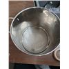 Image 3 : 10" Tall Cooking Pot
