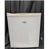 Image 1 : Master Chef Small Fridge 17"x20"