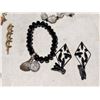 Image 2 : Collection of Jewelry (Necklaces, earrings, and etc.)
