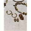Image 3 : Collection of Jewelry (Necklaces, earrings, and etc.)
