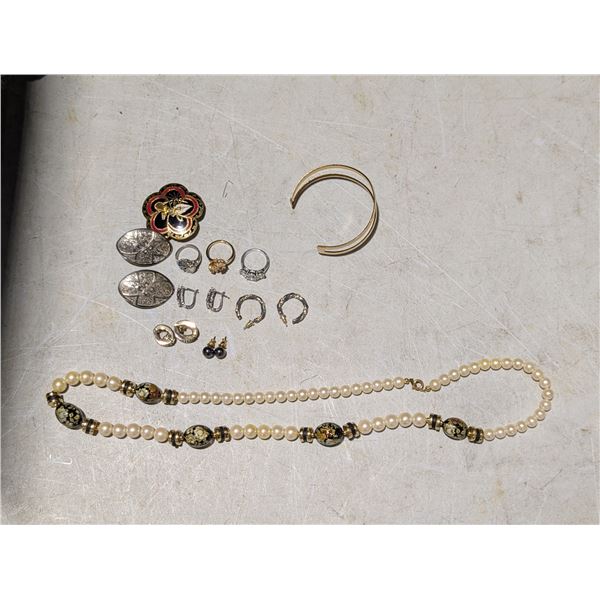 Pearl Necklaces and Bracelets / Earrings/Silver Brooch and rings