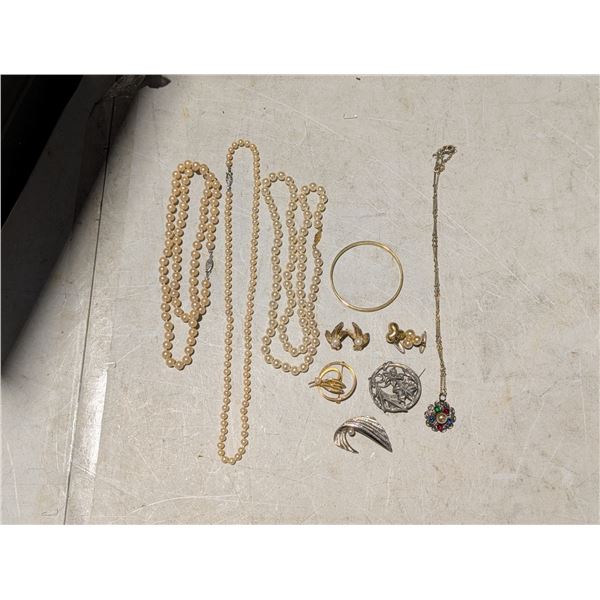 Collection of Vintage Jewelry (necklaces, earrings, and etc.) Pearls
