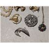 Image 2 : Collection of Vintage Jewelry (necklaces, earrings, and etc.) Pearls