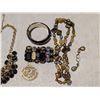 Image 4 : Collection of Jewelry (necklaces, earrings, and etc.)
