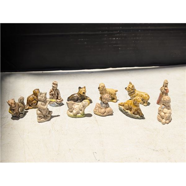 12 Wade Figurines Porcelain (Made in England OLDE English)