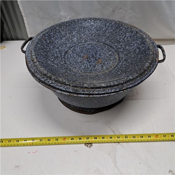 Vintage bread pan with lid
