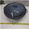 Image 3 : Vintage bread pan with lid