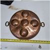 Image 2 : Vintage copper and brass hammered tray