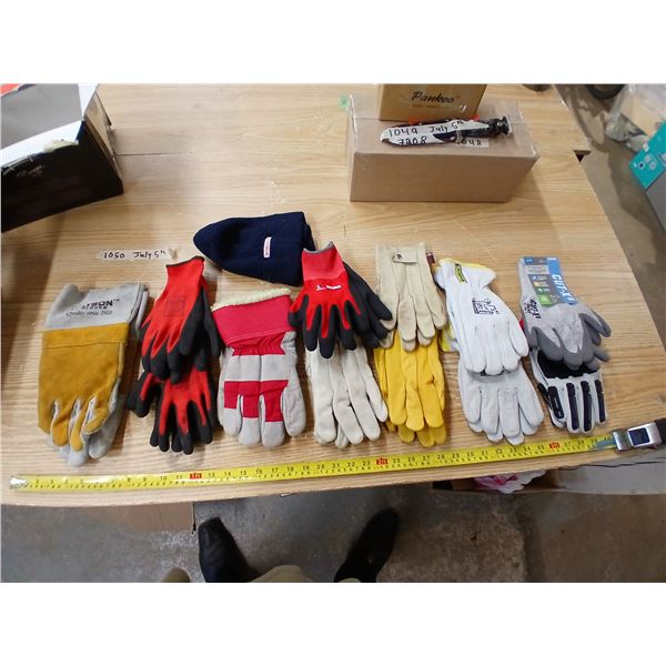 1 Box of Assorted working Gloves