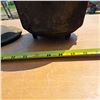 Image 2 : 3 leg cast iron pot