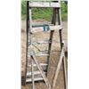 Image 2 : 7ft wooden ladder