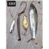 Image 1 : Vintage fishing lures.