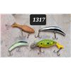 Image 1 : Vintage fishing lures.