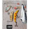 Image 1 : Vintage fishing lures.