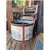 Image 6 : Vintage wringer wash tub. Planter.