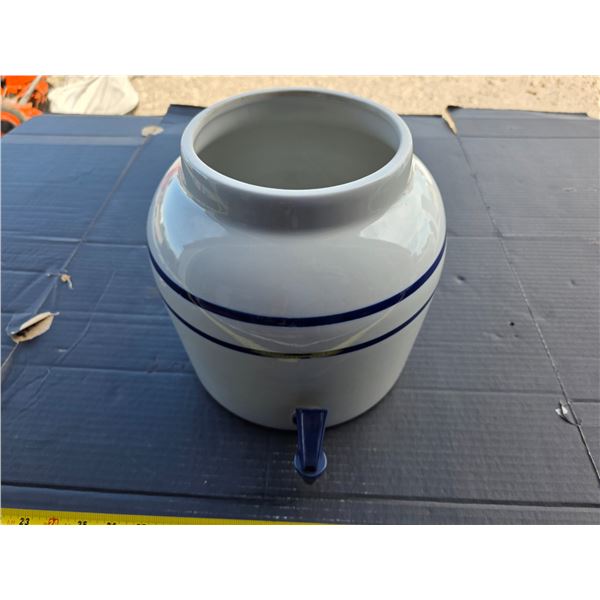 Ceramic water jug no top