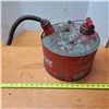 Image 1 : Antique gas can