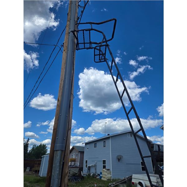 12' Tree stand. Archery. hunting.