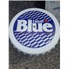 Image 3 : 36" Labatt blue patio/pub/deck table brand new/never used in box