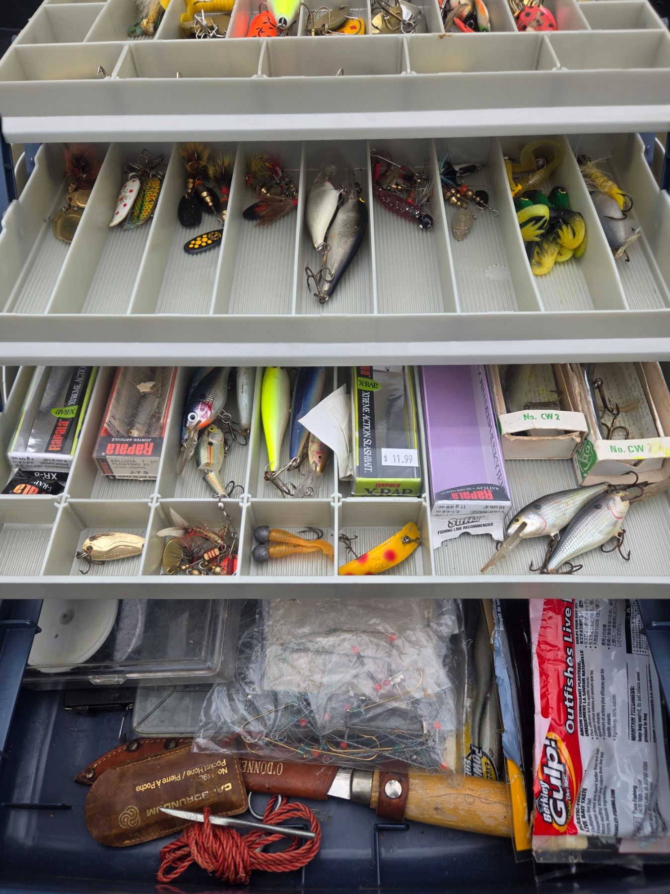 Clean Tackle Box Plano tackle box loaded with clean useable lures - Schmalz Auctions