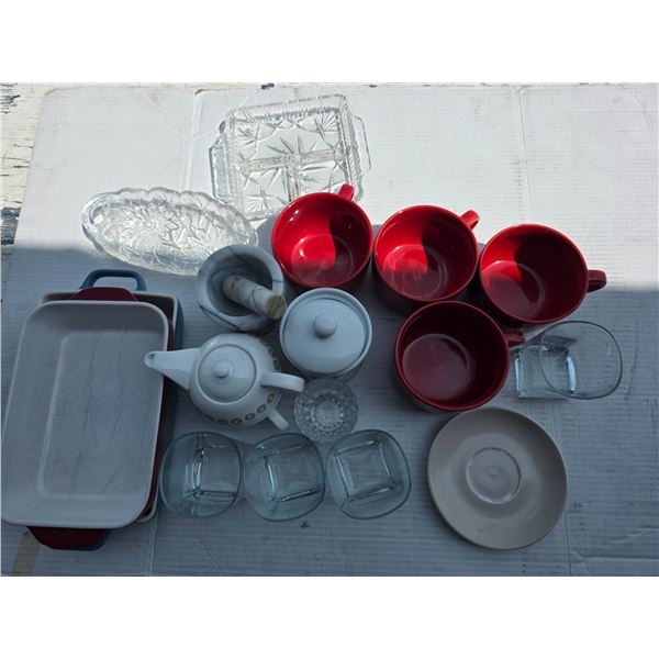 Kitchen dishes, mortor and pestal