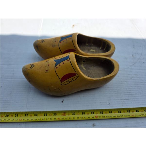 1 pair of dutch shoes- 10"L