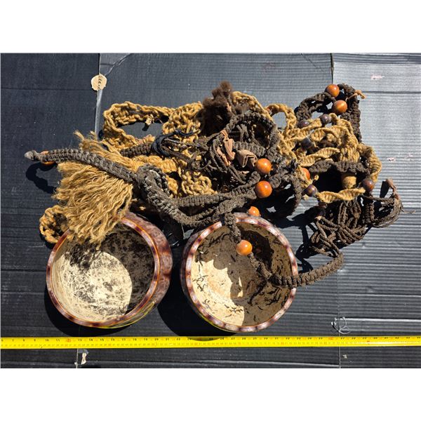 Decorative ropes and 2 plant pots