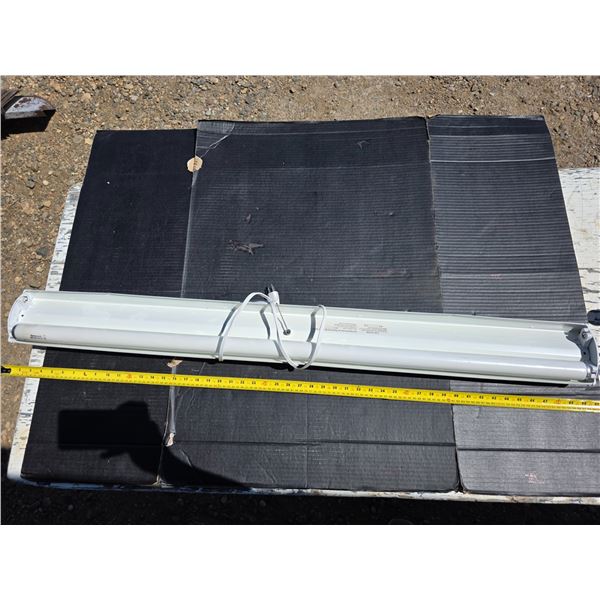 1 floresent light missing 1 bulb- untested