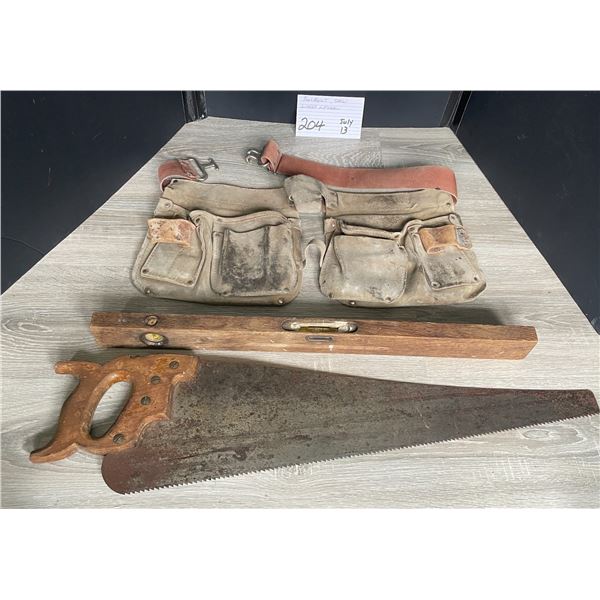 Toolbelt - saw - wood level