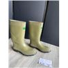 Image 1 : Vulcan rubber boots - size 10 - like new - made in Canada