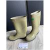 Image 2 : Vulcan rubber boots - size 10 - like new - made in Canada