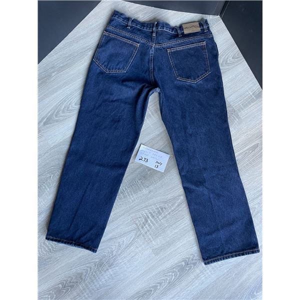 Wind River - mens 38 x 28 - Like new