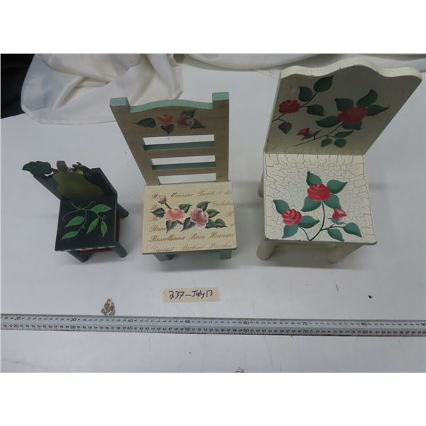 3 decortive chairs (wooden)