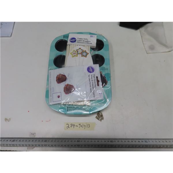Wilton cookie pop sticks & pan
