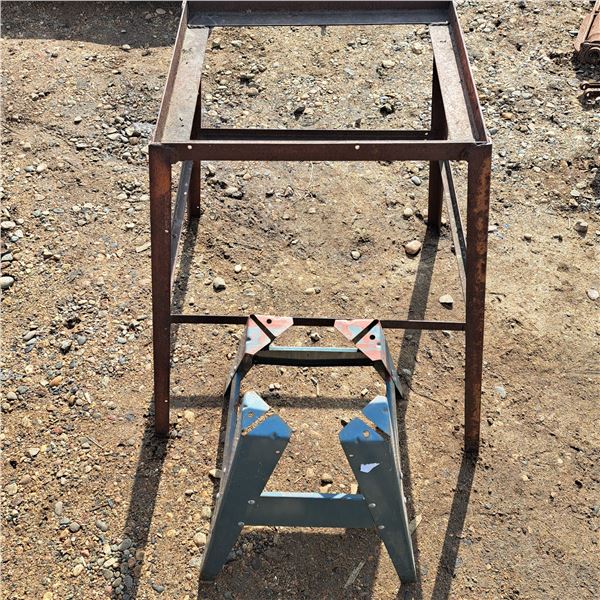 Large and small steel stands with 4 leggs