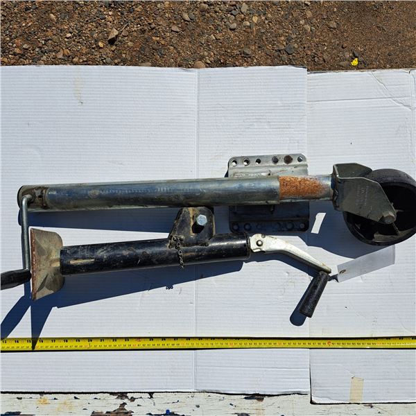 2 trailer jacks