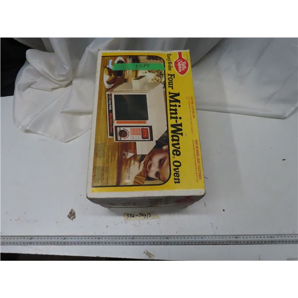 vintage easy bake miniwave oven in original box