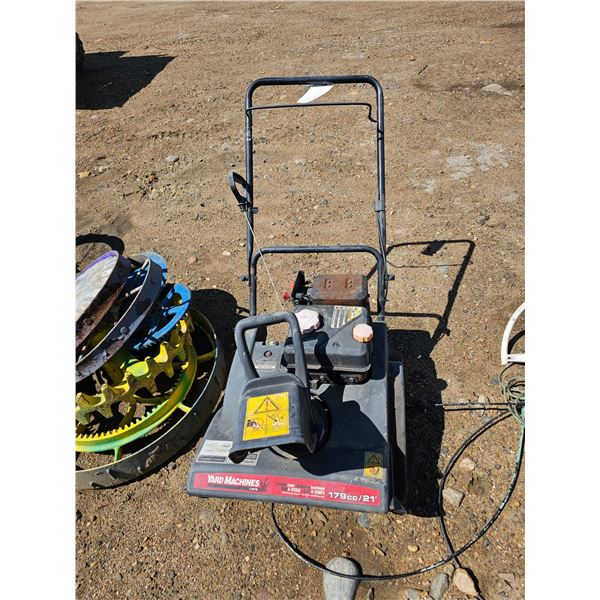 179cc/21" Yard Machines Gas SnowBlower - Untested